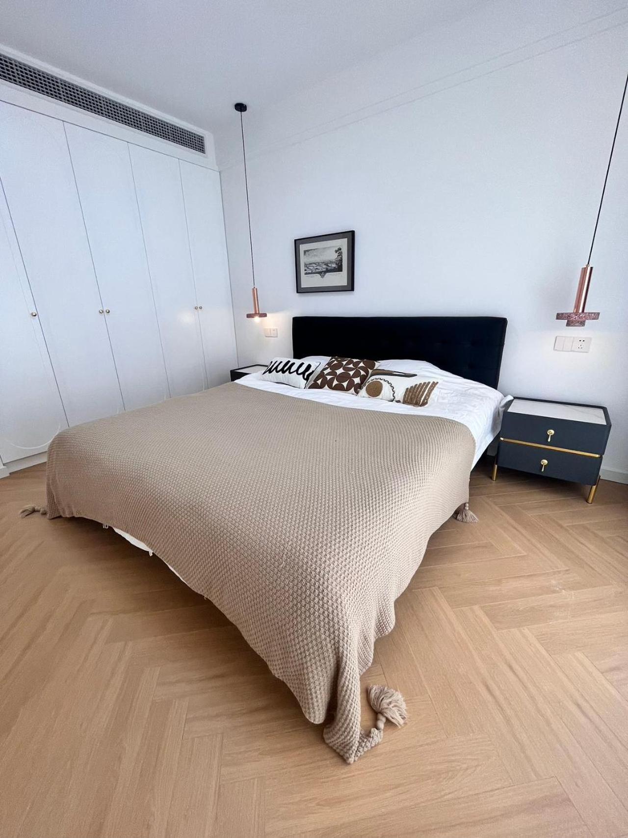 Ehub - Walk To Yuyuan Garden, The Bund And People's Square, Boutique 3bedroom Fully Equipped Family , Very Close To Subway Apartment *