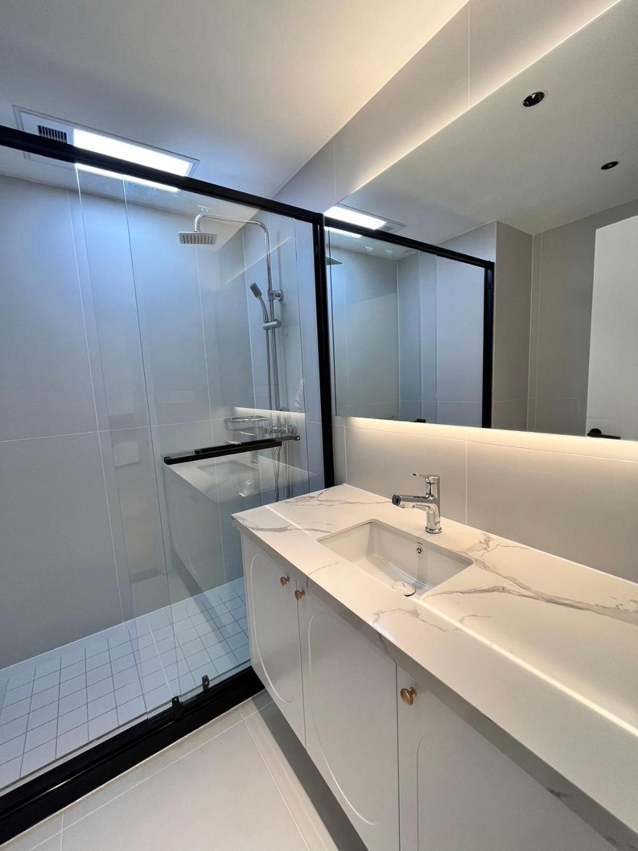 Ehub - Walk To Yuyuan Garden, The Bund And People's Square, Boutique 3bedroom Fully Equipped Family , Very Close To Subway Apartment *