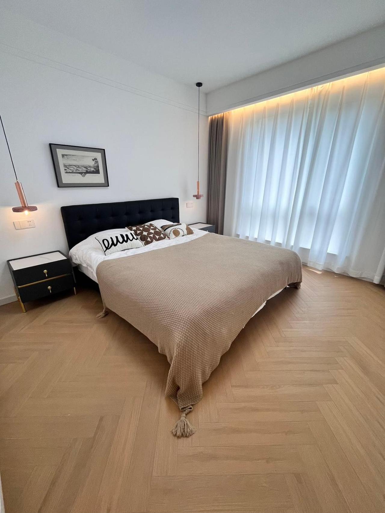 Ehub - Walk To Yuyuan Garden, The Bund And People's Square, Boutique 3bedroom Fully Equipped Family , Very Close To Subway Apartment Shanghai