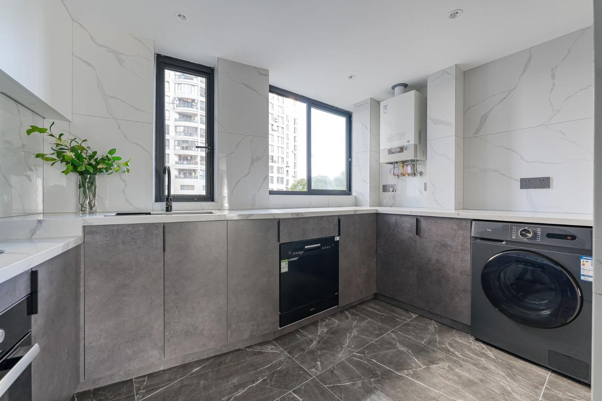 Ehub - Walk To Yuyuan Garden, The Bund And People's Square, Boutique 3bedroom Fully Equipped Family , Very Close To Subway Apartment