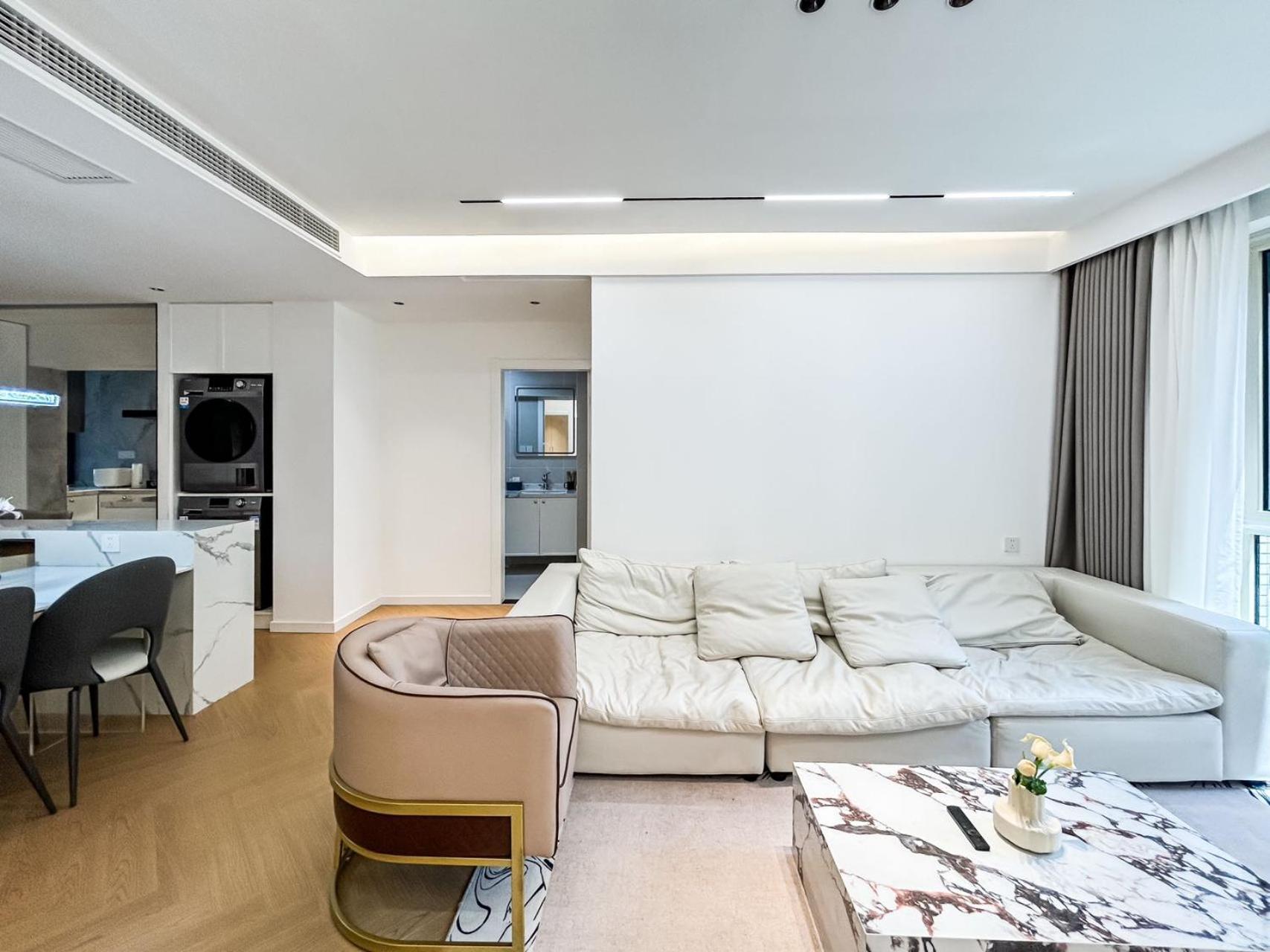 Apartment Ehub - Walk To Yuyuan Garden, The Bund And People's Square, Boutique 3bedroom Fully Equipped Family , Very Close To Subway