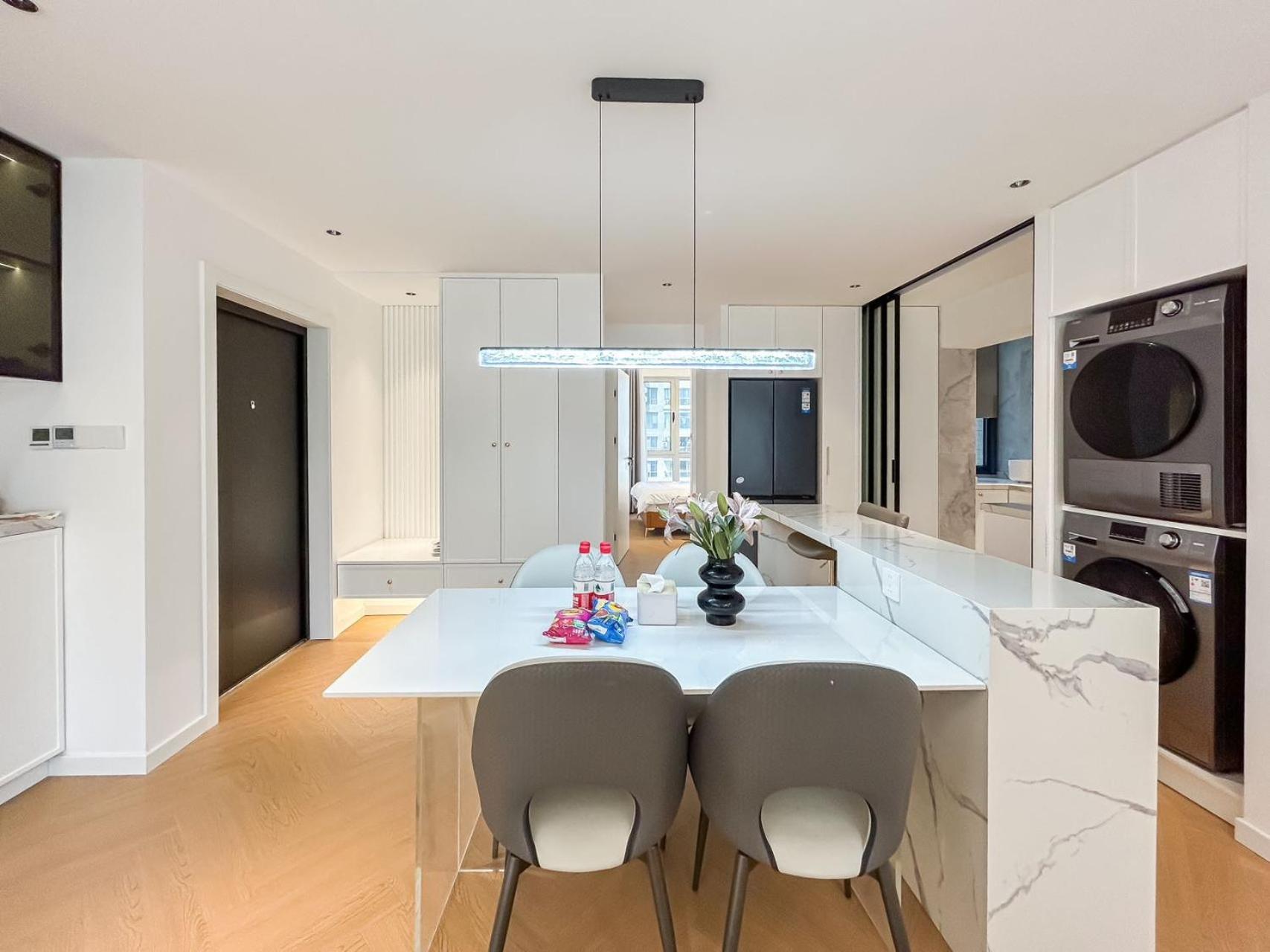 Ehub - Walk To Yuyuan Garden, The Bund And People's Square, Boutique 3bedroom Fully Equipped Family , Very Close To Subway Apartment Shanghai