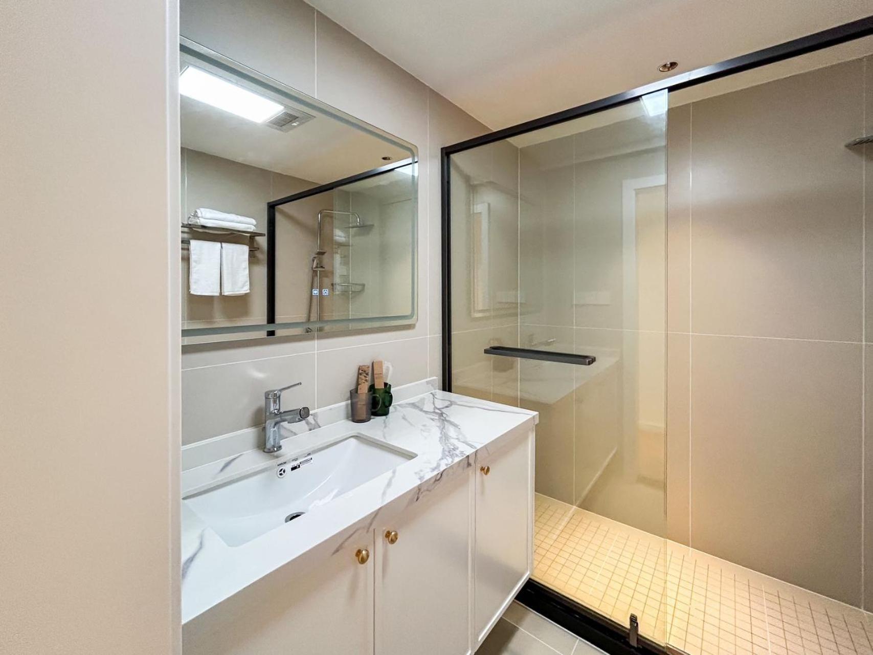 Apartment Ehub - Walk To Yuyuan Garden, The Bund And People's Square, Boutique 3bedroom Fully Equipped Family , Very Close To Subway Shanghai
